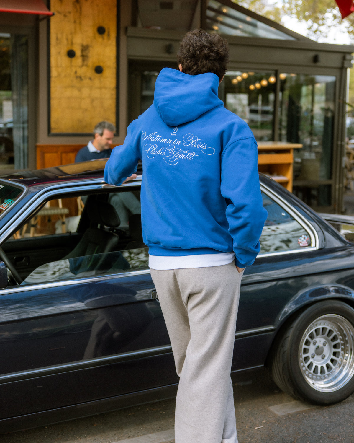 Club Hoodie in Dusty Blue mit gesticktem Schriftzug Autumn in Paris