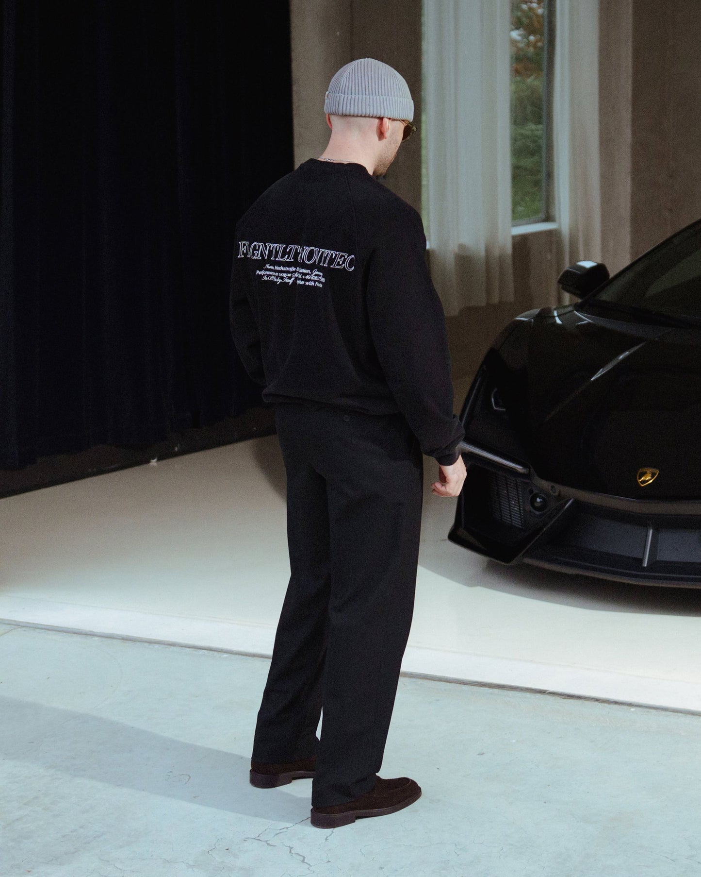 CREST RAGLAN SWEATER