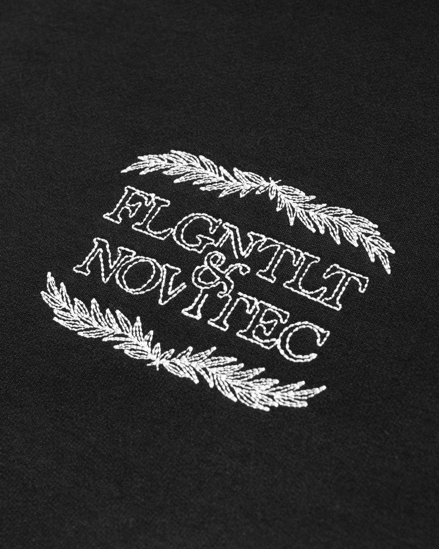 CREST RAGLAN SWEATER