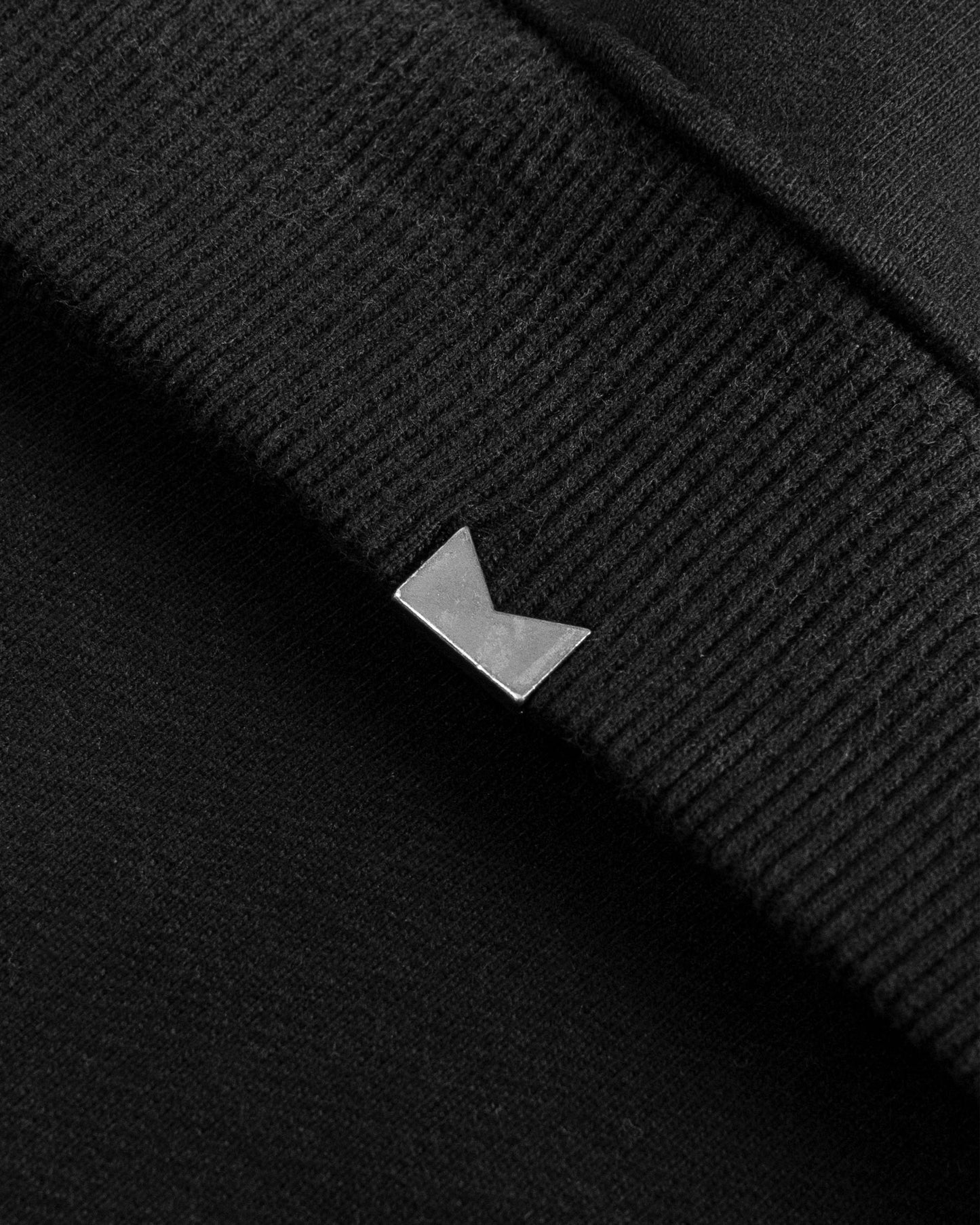 CREST RAGLAN SWEATER